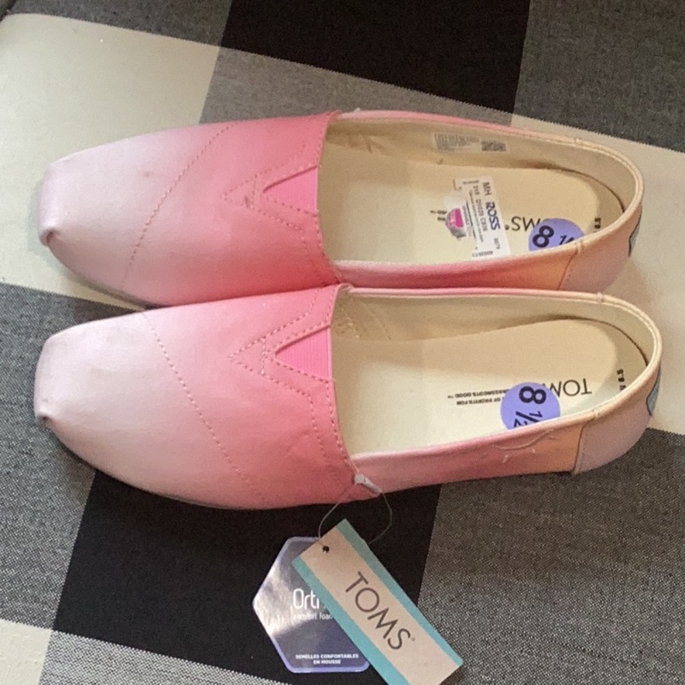Pink Tom’s with white heel and embroidered sun, size women’s 8.5